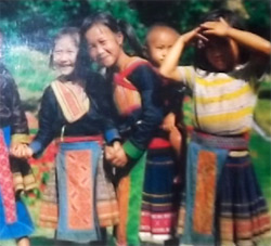 メオ族の村の子供たち画像３