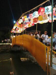 チェンマイ人気運河内の橋