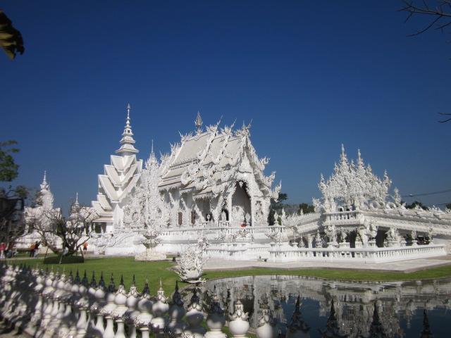 チェンライホワイト寺院