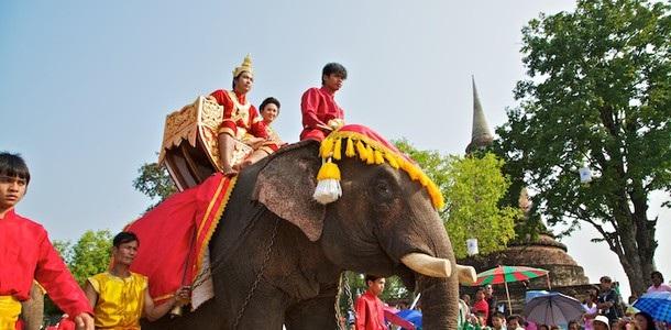 スコータイキャンドルショー