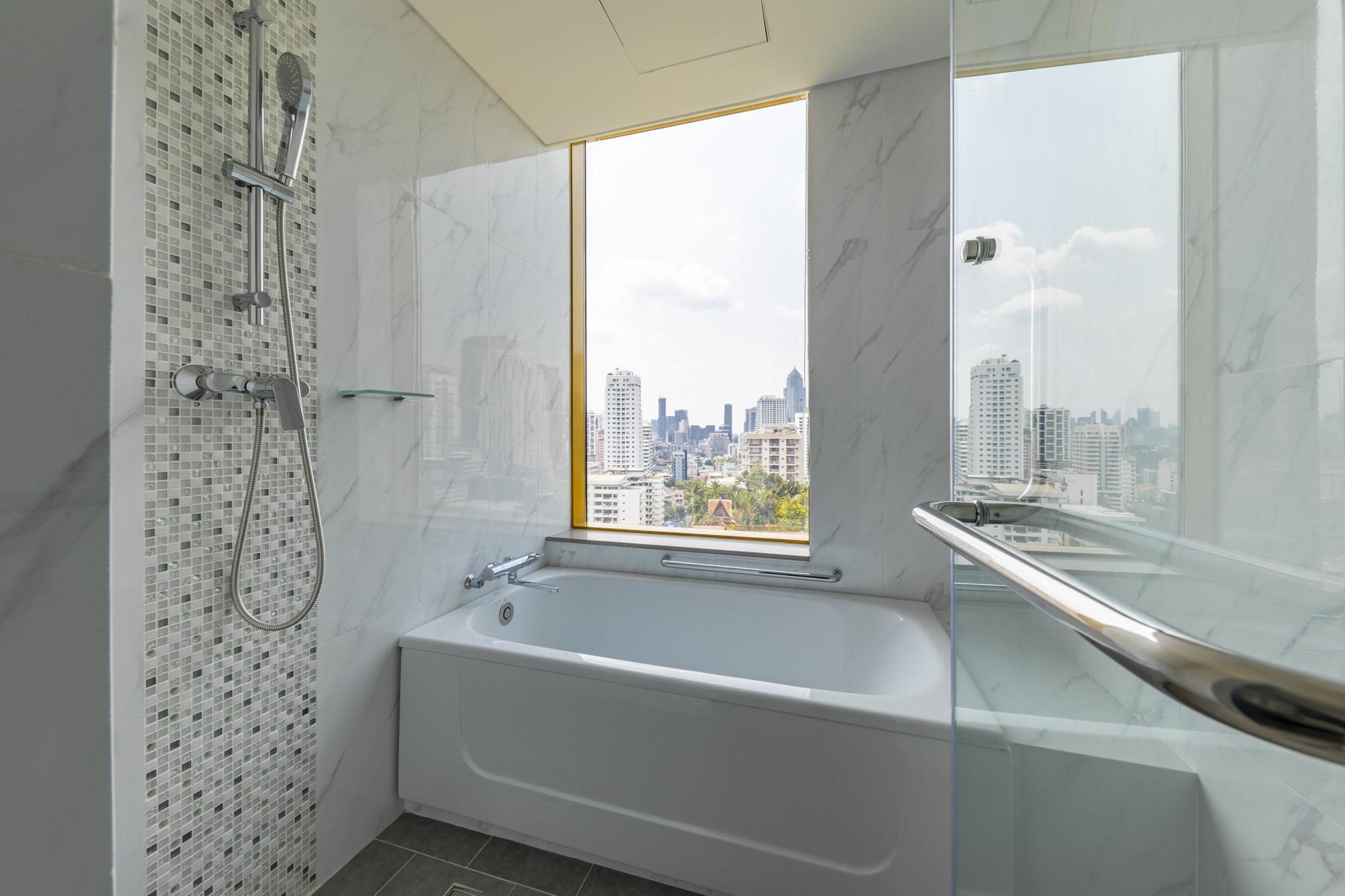 西鉄ホテルソラリアバンコクアソークデラックスコーナーバスタブ